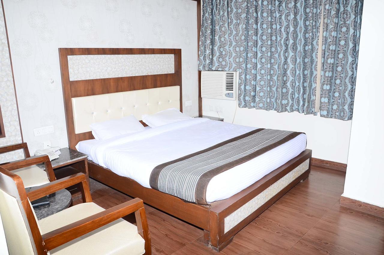 Hotel Opulence Pathānkot 외부 사진